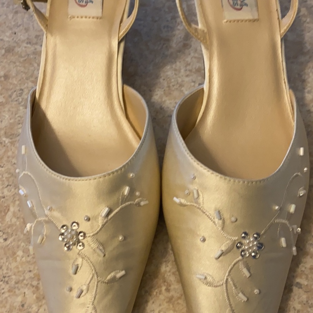 Women’s Kitten Heel Wedding Shoe